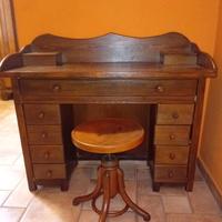 SCRIVANIA IN LEGNO CON SGABELLO 