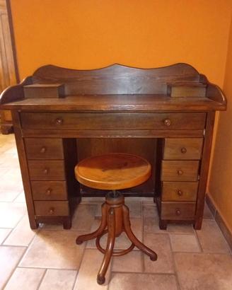 SCRIVANIA IN LEGNO CON SGABELLO 