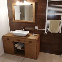 bagno in castagno bordo arrotondato cassetti ante