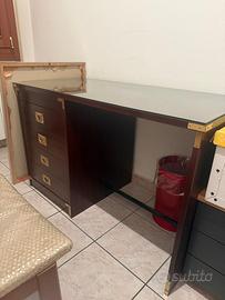 Scrivania in legno mogano