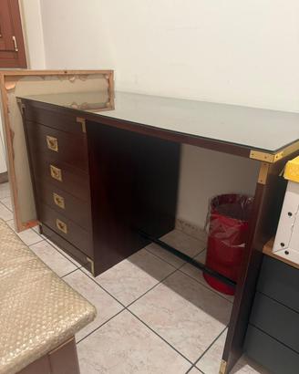 Scrivania in legno mogano