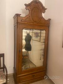 Mobile guardaroba con specchio