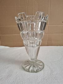 vaso di fiori in vetro molato