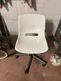 Sedia da ufficio  girevole bianca con ruote