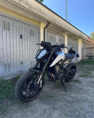 KTM Duke 790