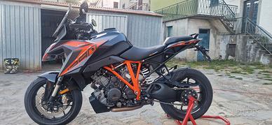 KTM 1290 SUPERDUKE GT TRACK PACK