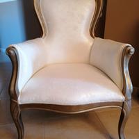 Poltrona classica elegante in legno