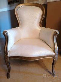 Poltrona classica elegante in legno