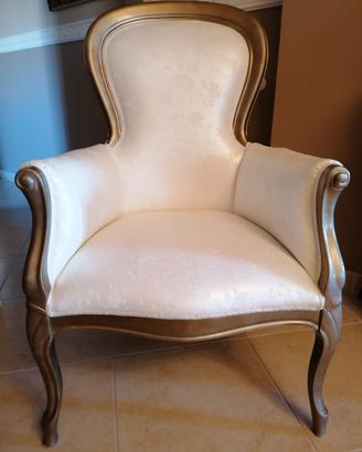 Poltrona classica elegante in legno
