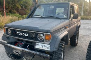 Toyota land cruiser lj70