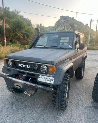 Toyota land cruiser lj70