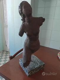 Scultura in bronzo con base in marmo