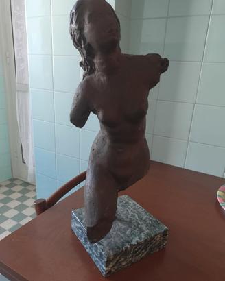 Scultura in bronzo con base in marmo