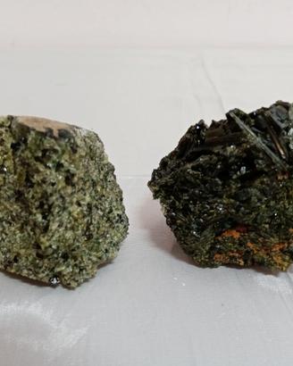 Minerale  peridoto e tormalina verde