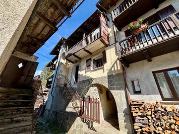 CASA SEMINDIPENDENTE A TRAVERSELLA