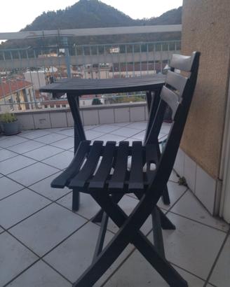 Tavolo da giardino pieghevole e sedia