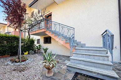 VILLA A SCHIERA A GATTEO
