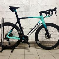 BIANCHI OLTRE XR4 DISC SHIMANO ULTEGRA Di2 12 v