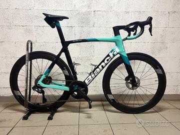 BIANCHI OLTRE XR4 DISC SHIMANO ULTEGRA Di2 12 v