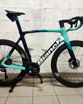 BIANCHI OLTRE XR4 DISC SHIMANO ULTEGRA Di2 12 v