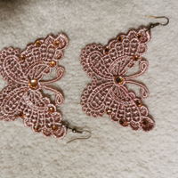 Orecchini pendenti rosa