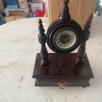 Orologio con carica manuale da mobile