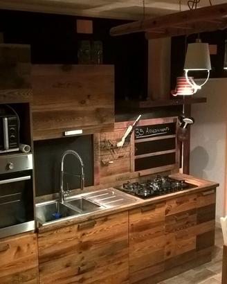 cucina a misura colonna pensile in abete vecchio
