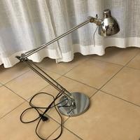 Lampada da scrivania e lampadina di ricambio