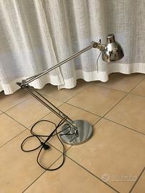 Lampada da scrivania e lampadina di ricambio