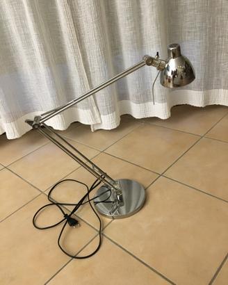 Lampada da scrivania e lampadina di ricambio