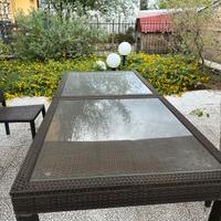 Tavolo da giardino con sdraio