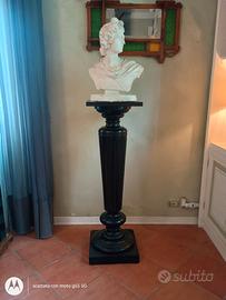 Colonna in legno nera