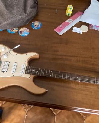 Chitarra per mancini yamaha Pacifica  112L
