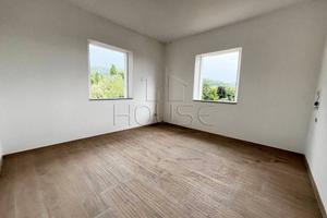 Villa di 300 m² con più di 5 locali e box auto a C