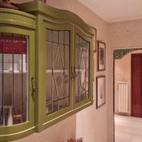 Credenza o vetrina a muro