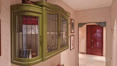 Credenza o vetrina a muro