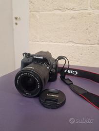 Canon 100D con custodia 