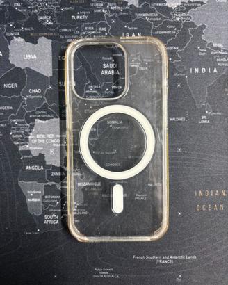 Cover Apple MagSafe iPhone quindici Pro con crepe.