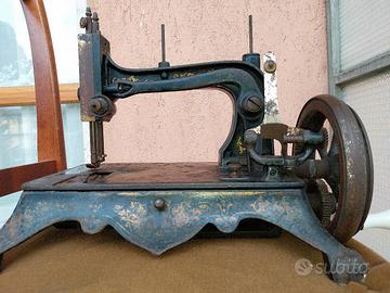 Antica macchina da cucire 