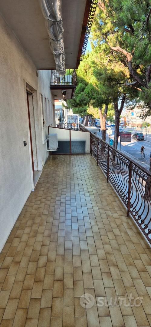 Bilocale con terrazzo sul viale principale - Altro