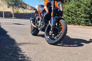 moto  duke ktm 125