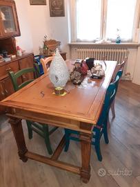 tavolo e sedie antico