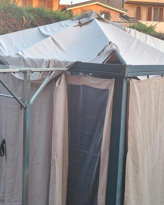 gazebo con zanzariere e teli