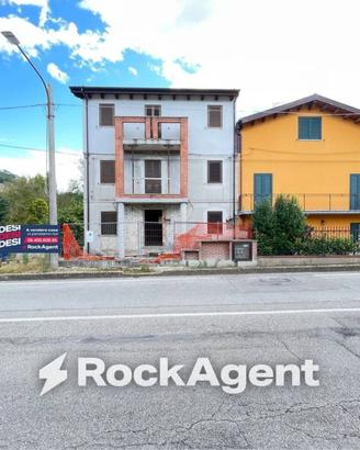 Casa indipendente di 154 m² con più di 5 locali a 