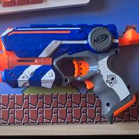 🔫 Nerf Firestrike Elite + 3 Dardi – Blaster