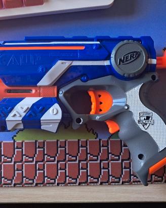 🔫 Nerf Firestrike Elite + 3 Dardi – Blaster
