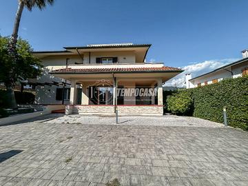 VILLA RISTRUTTURATA VICINO FORTE DEI MARMI