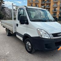 Autocarro IVECO Daily 35 c18