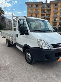 Autocarro IVECO Daily 35 c18