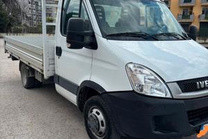 Autocarro IVECO Daily 35 c18